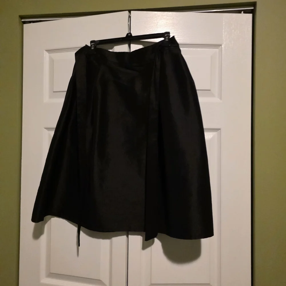 Chic Black A-Line Women's Skirt - Picture 4 of 9